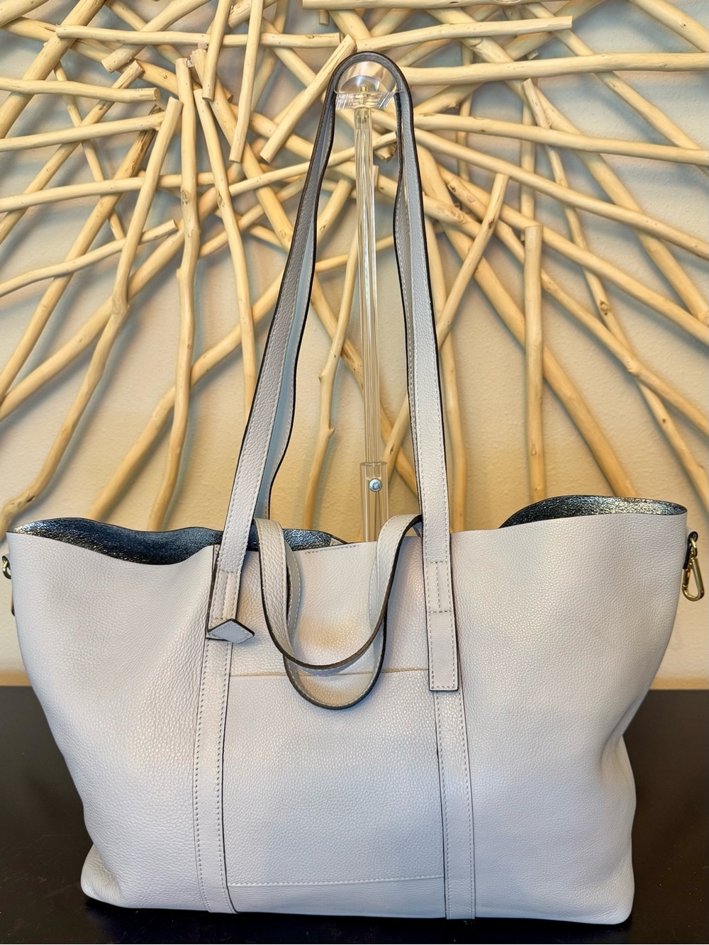 Women’s beautiful genuine leather tote in a soft light blue tone 💙 - Picture 4 of 5